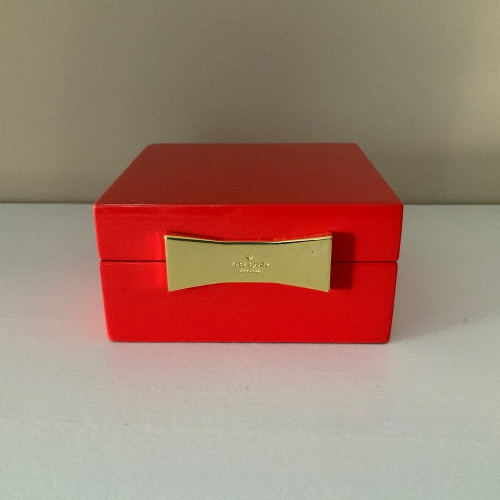 KATE SPADE “ Garden Street red” trinket box